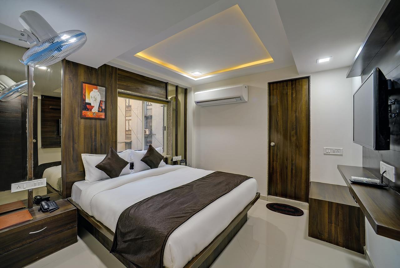 Rudra Royale Hotel Amhedabad Dış mekan fotoğraf